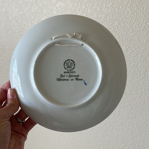 Bing & Grondahl Christmas At Home 1971 Porcelain Plate Denmark Jul i hjemmet - Picture 2 of 5